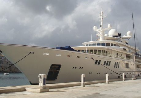 yacht dealers benefit from managed chat