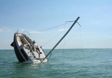 Stay above sinking boat sales with live chat