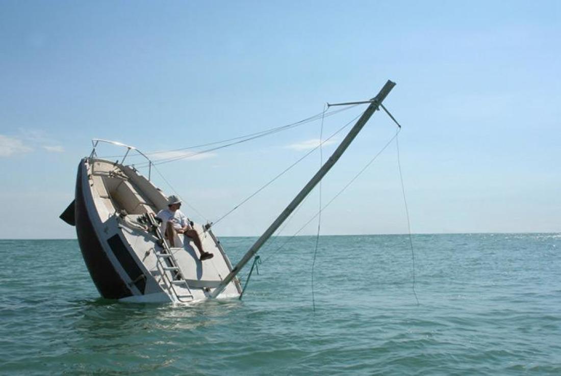 Stay above sinking boat sales with live chat